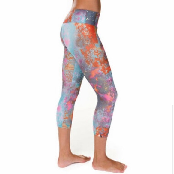 Onzie | Galaxy Big Bang Cropped Leggings Size S/M Preowned activewear gym yoga - Picture 1 of 7